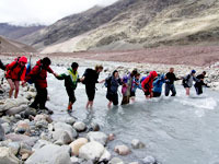 Manufacturers Exporters and Wholesale Suppliers of Himachal River Crossing Tour Manali Himachal Pradesh